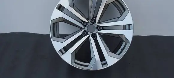 Audi Q8 R22 alloy rim 4M8601025K