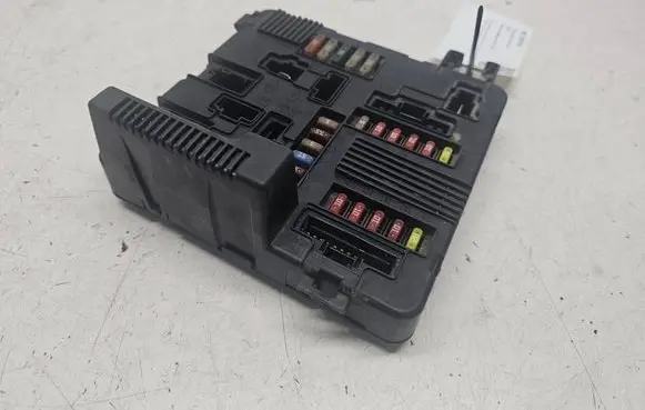 Renault Megane II Fuse module 8200306033A