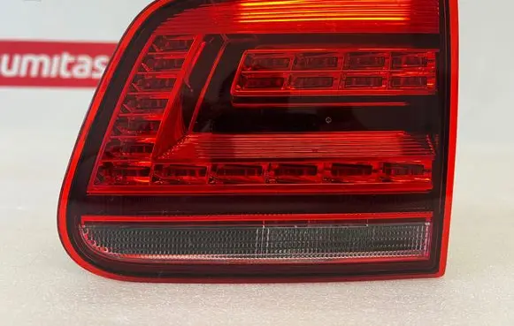 Volkswagen Tiguan Tailgate rear/tail lights 5N0945308A 2SA01171604 5N0945308