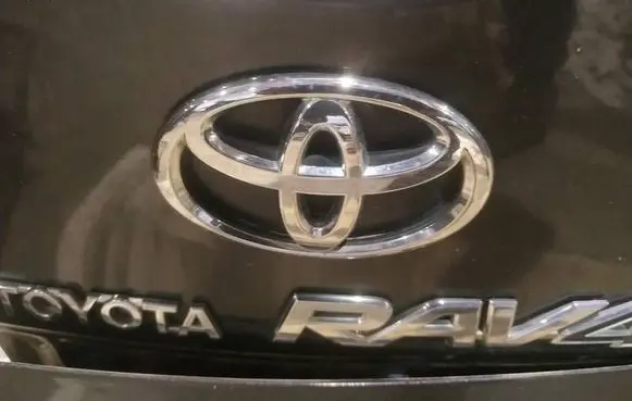 Toyota RAV 4 (XA30) Manufacturer badge logo/emblem