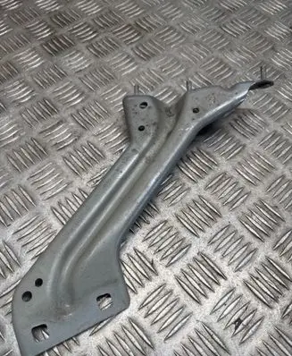 Audi Q5 SQ5 Fender mounting bracket 8R0821136