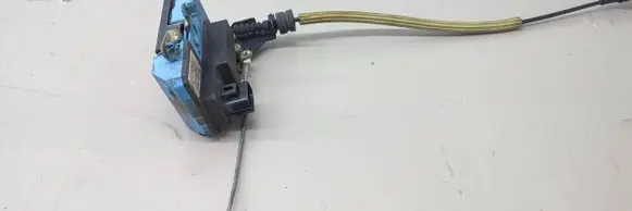 Volvo XC70 Front door lock 9141701