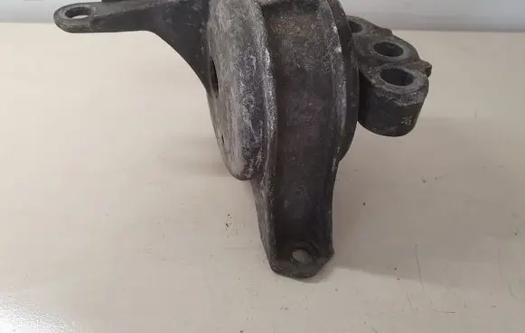 Opel Zafira B Engine mount bracket 90539246