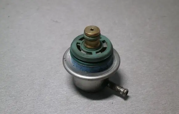 Smart ForTwo I Fuel pressure regulator 0000781889 0280160587