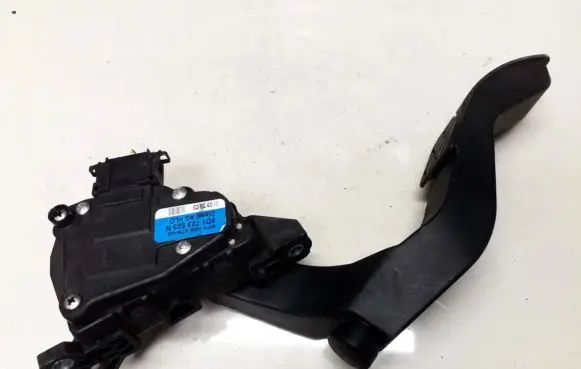 Volkswagen PASSAT B5.5 Accelerator throttle pedal 8d1723523n 6pv008376-02