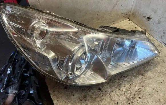 Subaru Outback Headlight/headlamp 10R020675