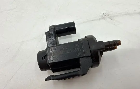 BMW 3 F30 F35 F31 Vacuum valve 8570591