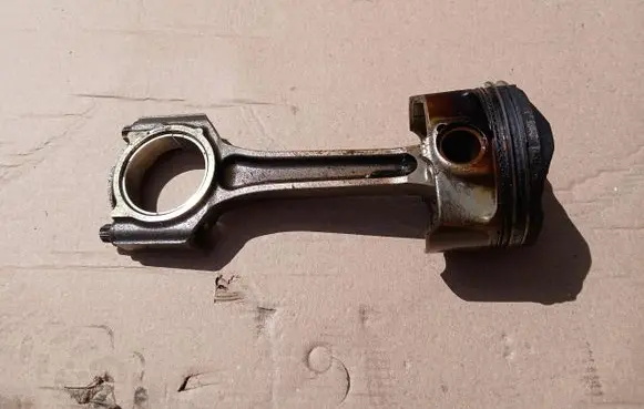 Ford Focus Piston with connecting rod CM5G6205EC