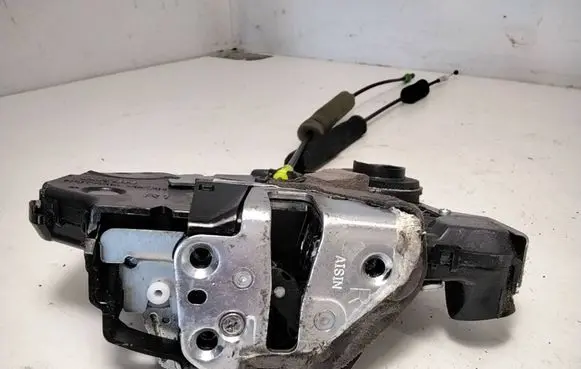 Lexus IS 220D-250-350 Front door lock 5K2214