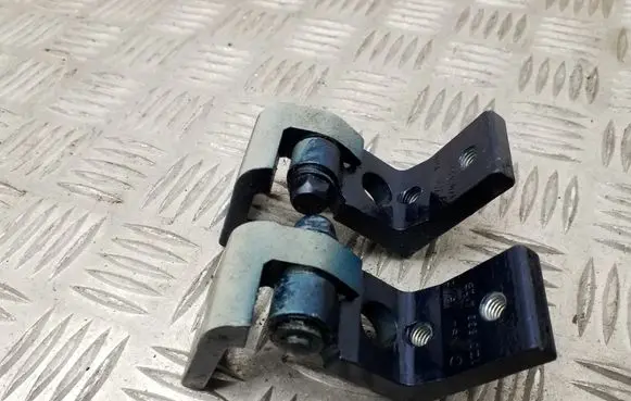 Rear door hinge set