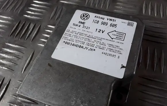 Volkswagen PASSAT B5 Airbag control unit/module 1C0909605 5WK43121