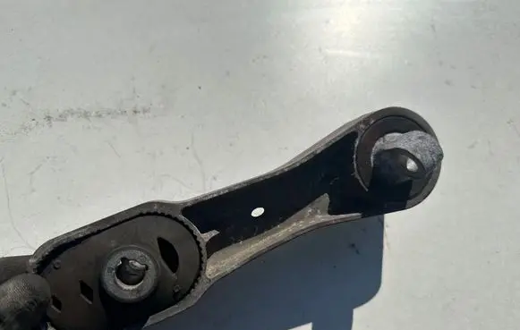 BMW 2 F45 Engine mount bracket 8528527