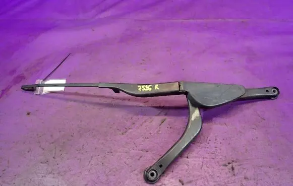 BMW 7 E38 Front wiper blade arm 8352020