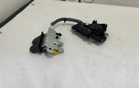 Audi A5 Tailgate/trunk/boot lift motor 3V5827887B