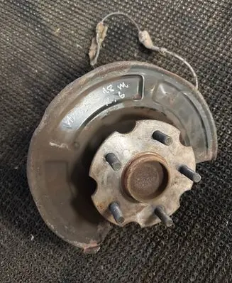 Toyota Avensis T270 Rear wheel hub 