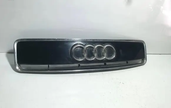 Audi A2 Front bumper upper radiator grill 8Z0853321