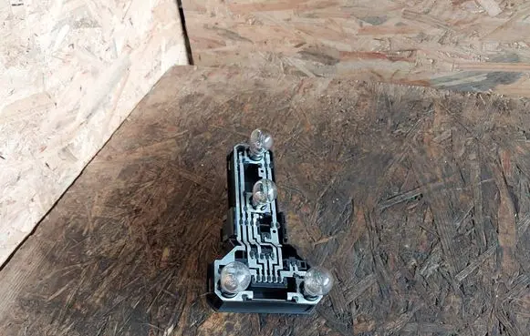 Volkswagen PASSAT B5 Tail light bulb cover holder 3B9945257