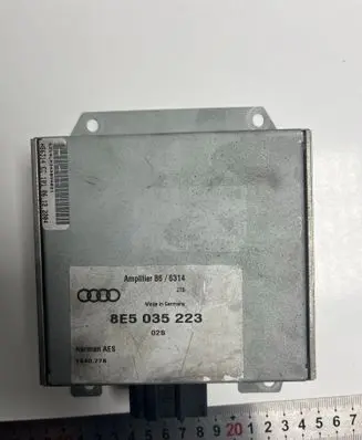 Audi A4 S4 B7 8E 8H Sound amplifier 8E5035223