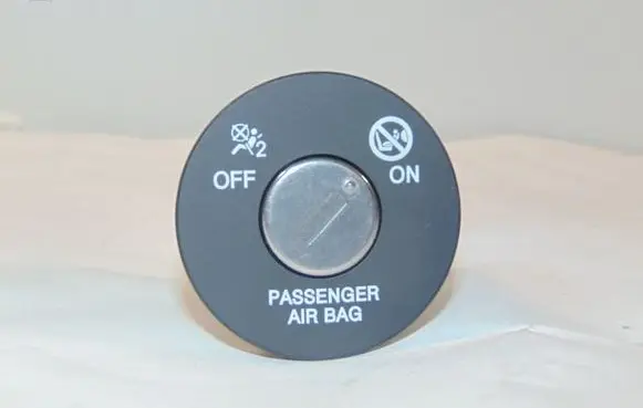 Passenger airbag on/off switch