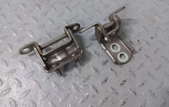 Rear door hinge set