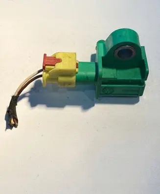 Volkswagen Golf VI Airbag deployment crash/impact sensor
