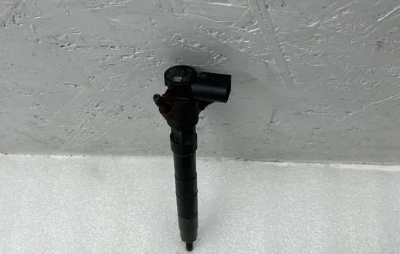 Audi Q2 - Fuel injector 04L130277BF