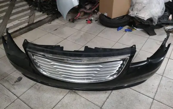 Chrysler Town & Country V Front bumper