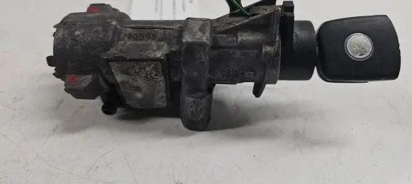 Volkswagen PASSAT B5.5 Ignition lock 4B0905851