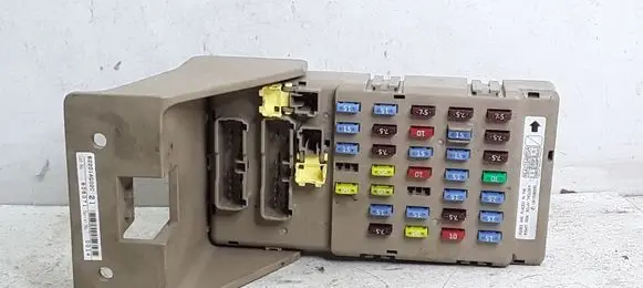 Subaru Legacy Fuse module 82201AG02C