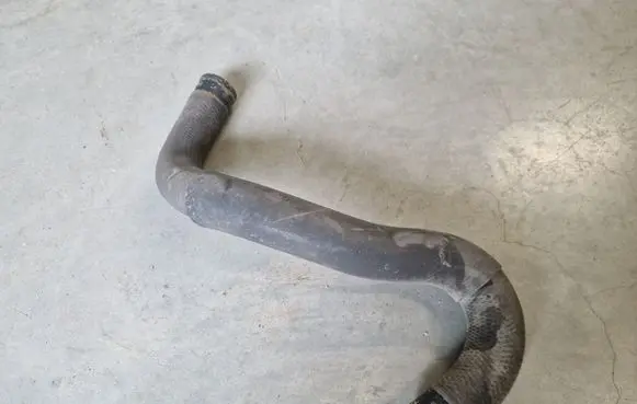 Mitsubishi L200 Engine coolant pipe/hose