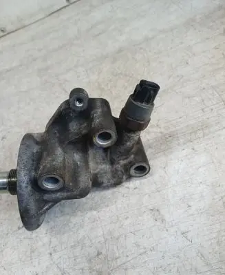 Toyota Avensis Verso Oil filter mounting bracket