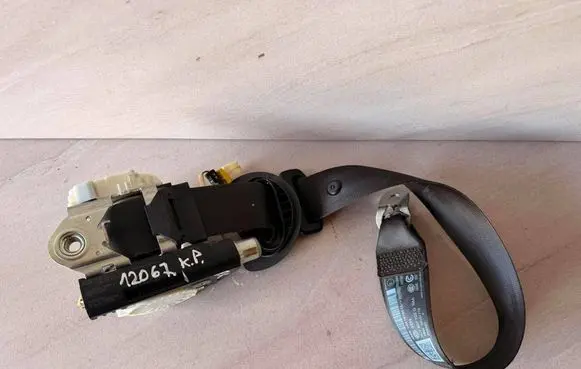 Volkswagen PASSAT B7 Front seatbelt 3C1857705Q 34153868A