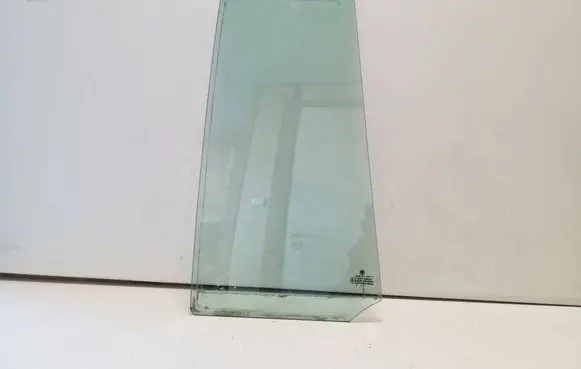 Volkswagen Touran I Rear vent window glass