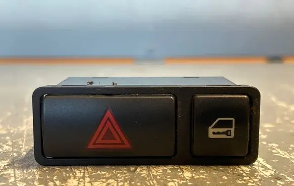 BMW 3 E46 Hazard light switch 8368920