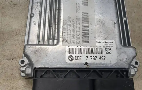 BMW 3 E90 E91 Engine control unit/module 0281012334 1039S08306 7797497
