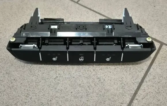 KIA Xceed Seat heating switch 93315J7010