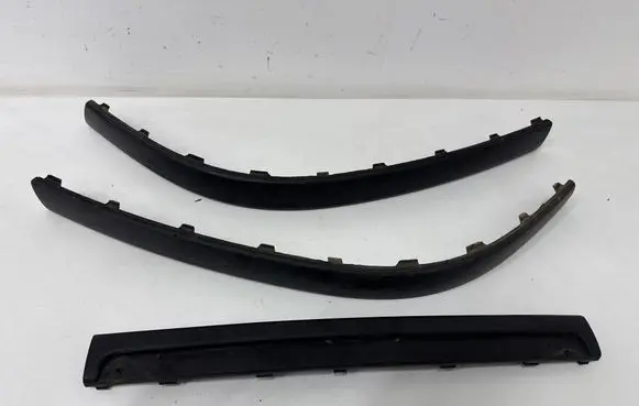 Front bumper splitter molding