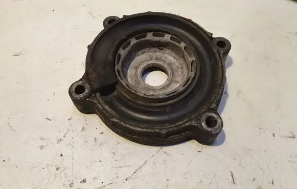 Volkswagen Touareg I Front coil spring rubber mount 7L0411189