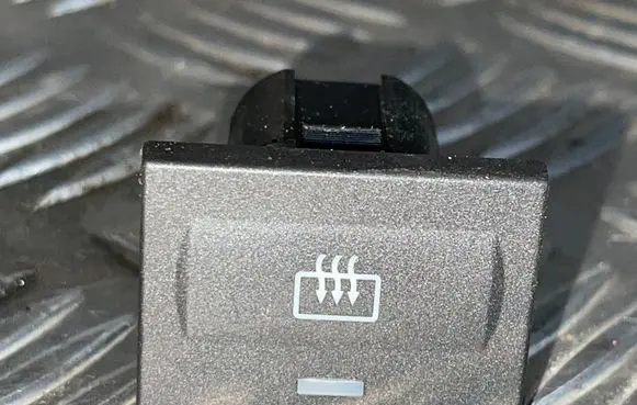 Ford Focus C-MAX Windscreen/window heater switch 03L0A