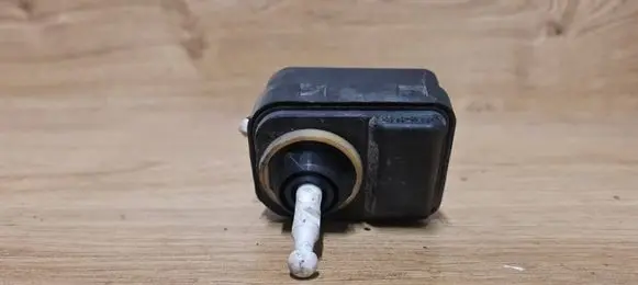 Volvo V70 Headlight level adjustment motor 