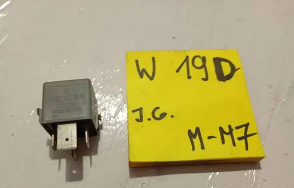 Mercedes-Benz C AMG W203 Other relay V23134J52X361 A0025422619