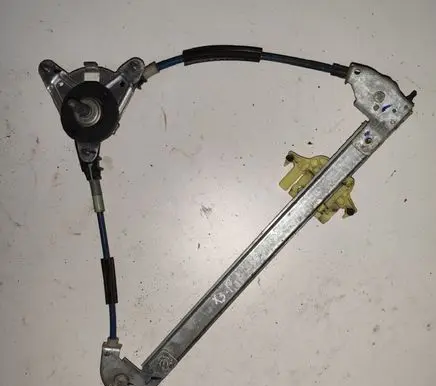 Rear door manual window regulator