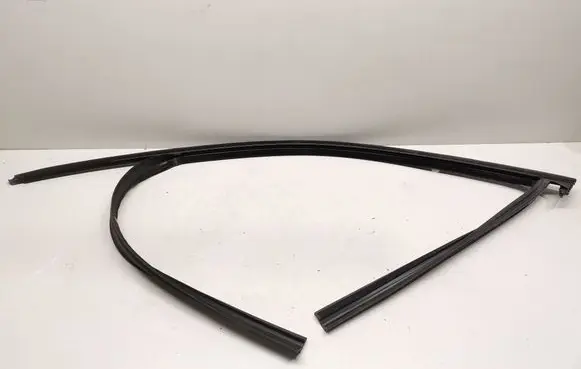 BMW X5 G05 Rubber seal front door (on door) 7428672