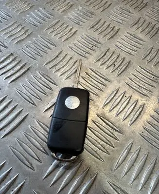 Volkswagen Touran I Ignition key/card 