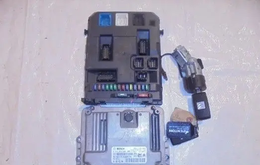 Engine ECU kit and lock set