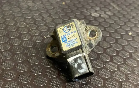Mercedes-Benz Sprinter W901 W902 W903 W904 Air pressure sensor A0041533128 16244349
