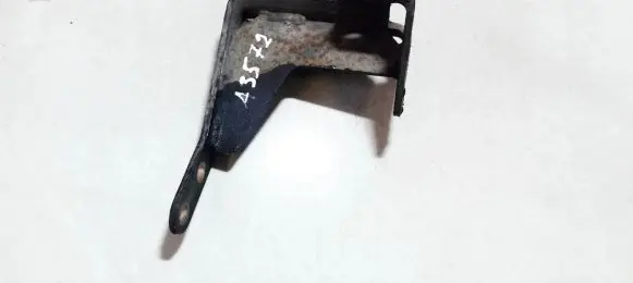 Mitsubishi Lancer Engine mounting bracket
