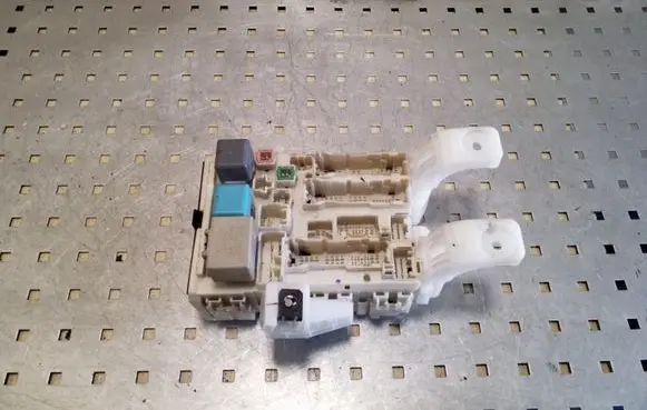 Toyota Prius (XW20) Fuse box set 8273047290