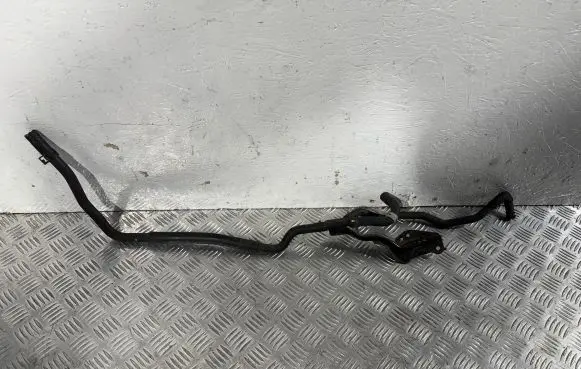 Toyota Avensis T270 Engine coolant pipe/hose 1657537020 162640D140
