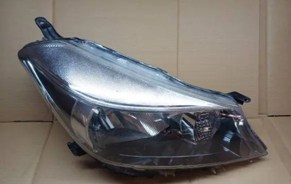 Toyota Yaris Headlight/headlamp